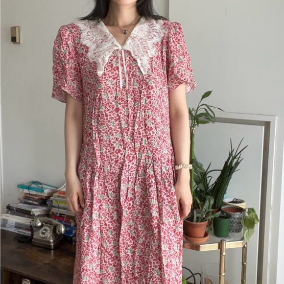SOLD Vintage 1980s red and white floral cotton dress - Picture 2 of 4